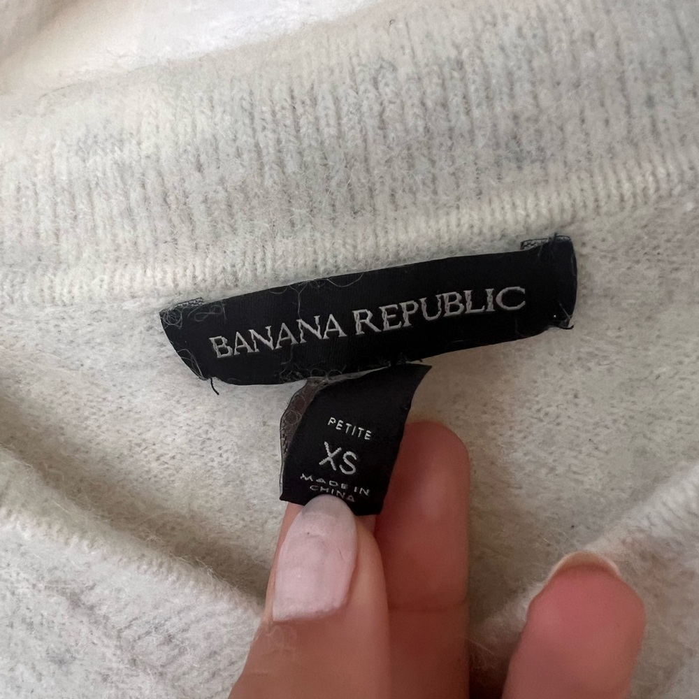 Banana Republic Cream Sweater Luxurious Soft Knit